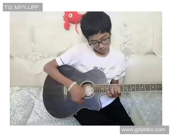 青春与梦想交织足球球衣少女的追逐与成长之路