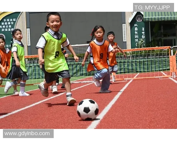 踢足球好了让我们一起享受运动的快乐与团队合作的乐趣